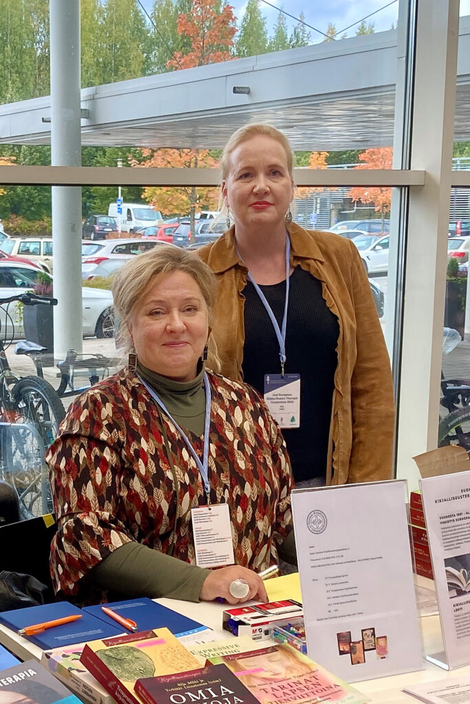 Yhdistyksen puheenjohtajat Jaana Huldén ja SIlja Mäki